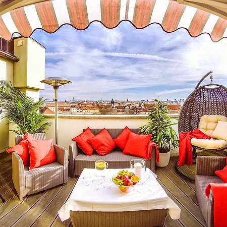 President By Castle, Views براغ